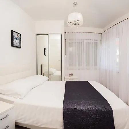 The Beach Apartments Split Room photo